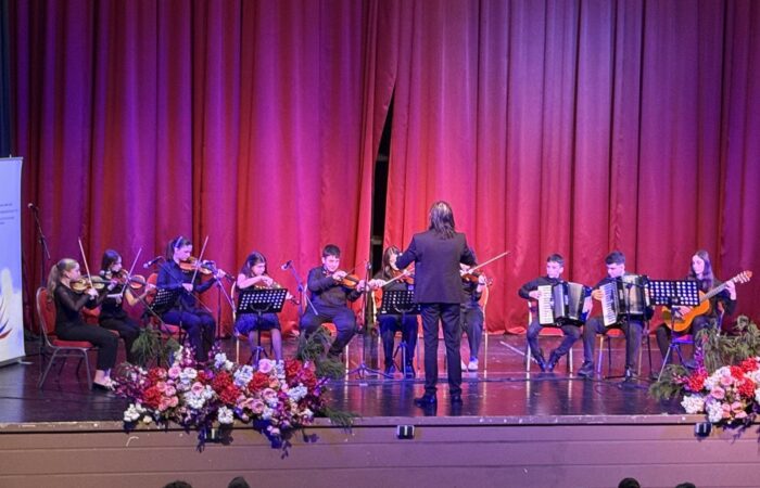 IMG-e90498fea76b72b7e6c033f7875b9894-V