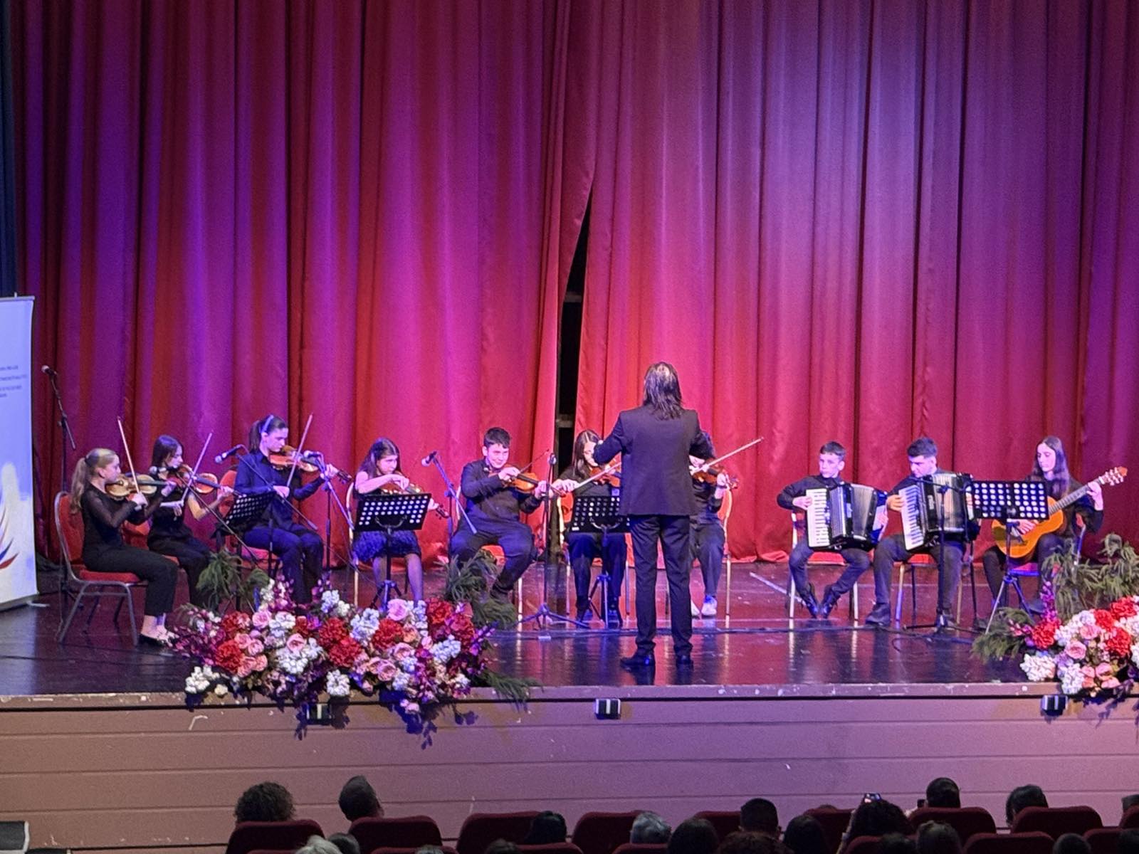 IMG e90498fea76b72b7e6c033f7875b9894 V